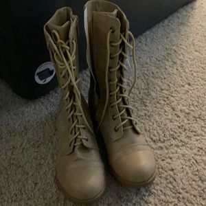 Combat style boots